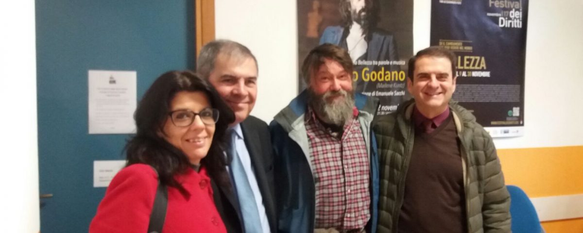 Da sinistra Alice Moggi (Assessore Politiche Sociali), Sergio Contrini (Presidente CSV), Roberto Figazzolo (rassegna cinematografica “Motosolidale”) e Massimo Depaoli (Sindaco di Pavia)